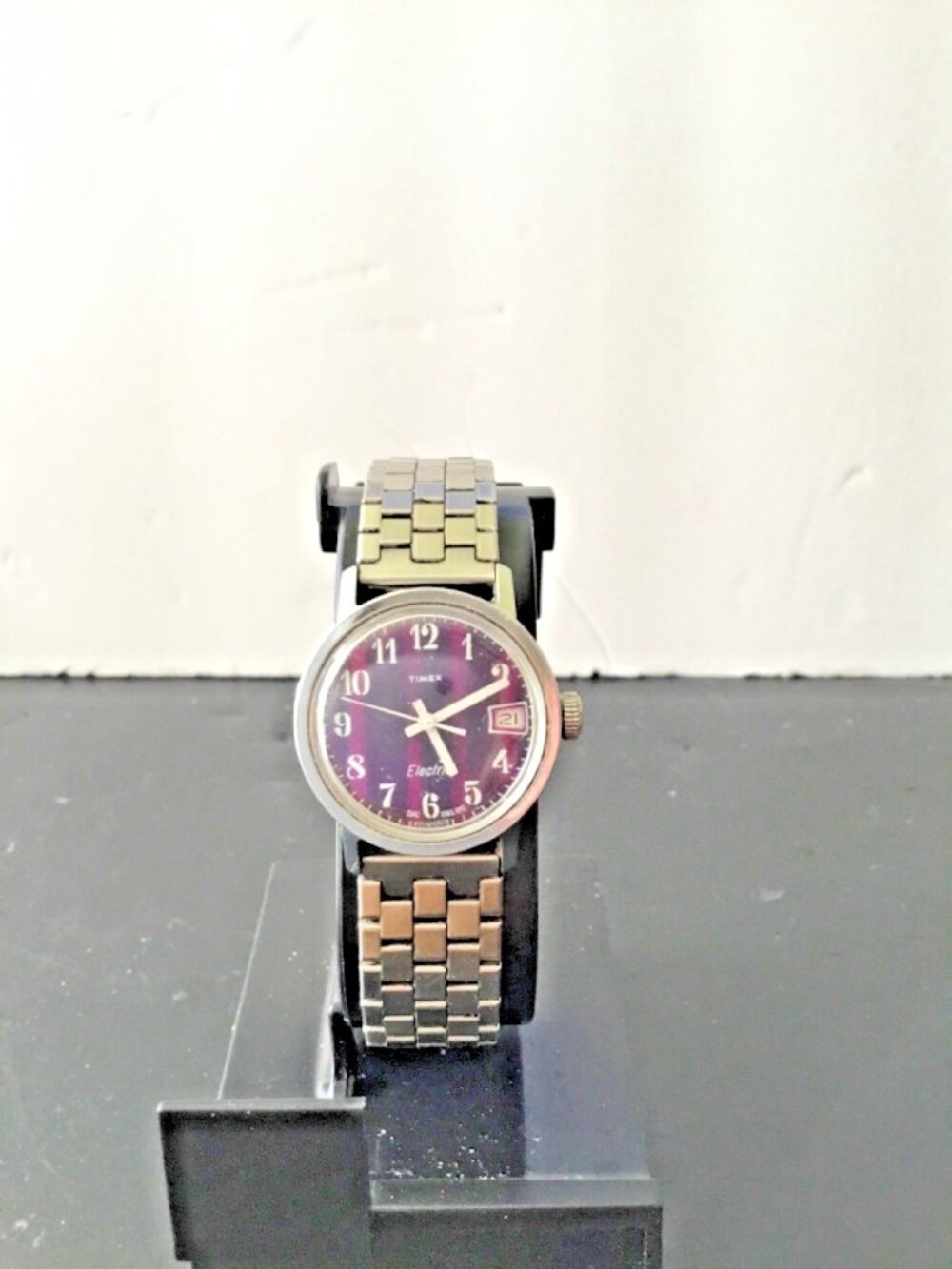 VINTAGE TIMEX ELECTRIC== PURPLE DIAL=RARE==WORKS BUT NEEDS SERVICING==